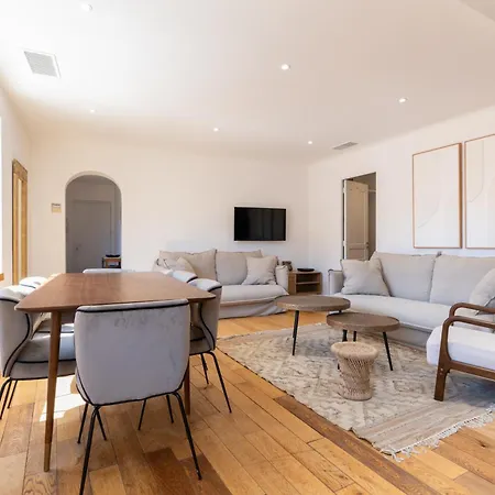 Place Des Lices - Quaranta Apartman *