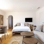 Апартаменты Place Des Lices - Quaranta *